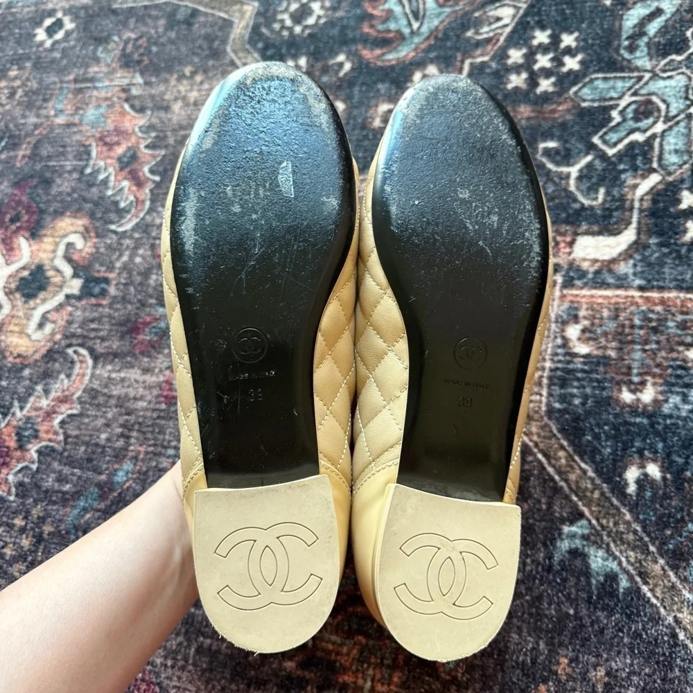 CHANEL‎ Beige Quilted Leather Loafers CC on Patent Leather Toe Flats